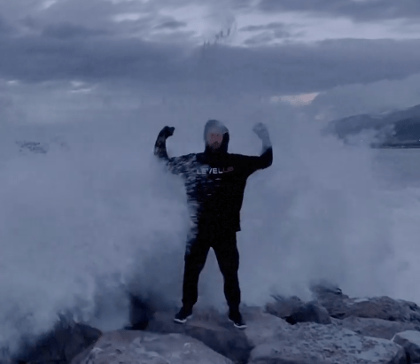 Joven influencer casi pierde la vida por tomarse una&nbsp;fotografía.