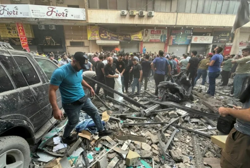 “Israel mata al supuesto ‘jefe de Estado Mayor’ de Hezbolá en un ataque aéreo que aviva la tensión&nbsp;regional”